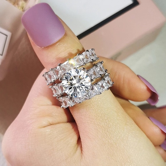 Emerald Cut Dia Wedding Eternity Ring - Picture 8 of 11